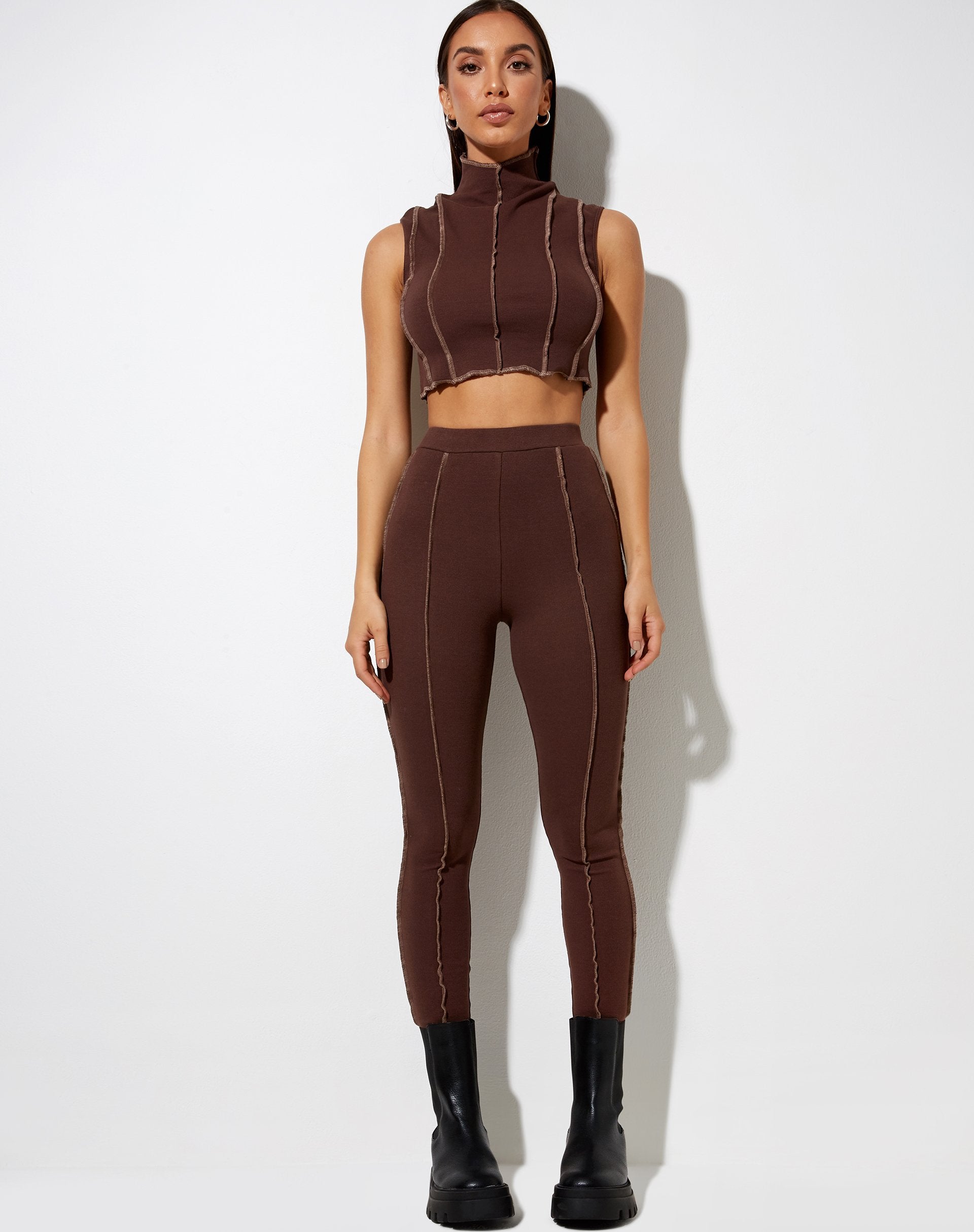 Image de Legging Xario en acajou profond avec couture marron clair