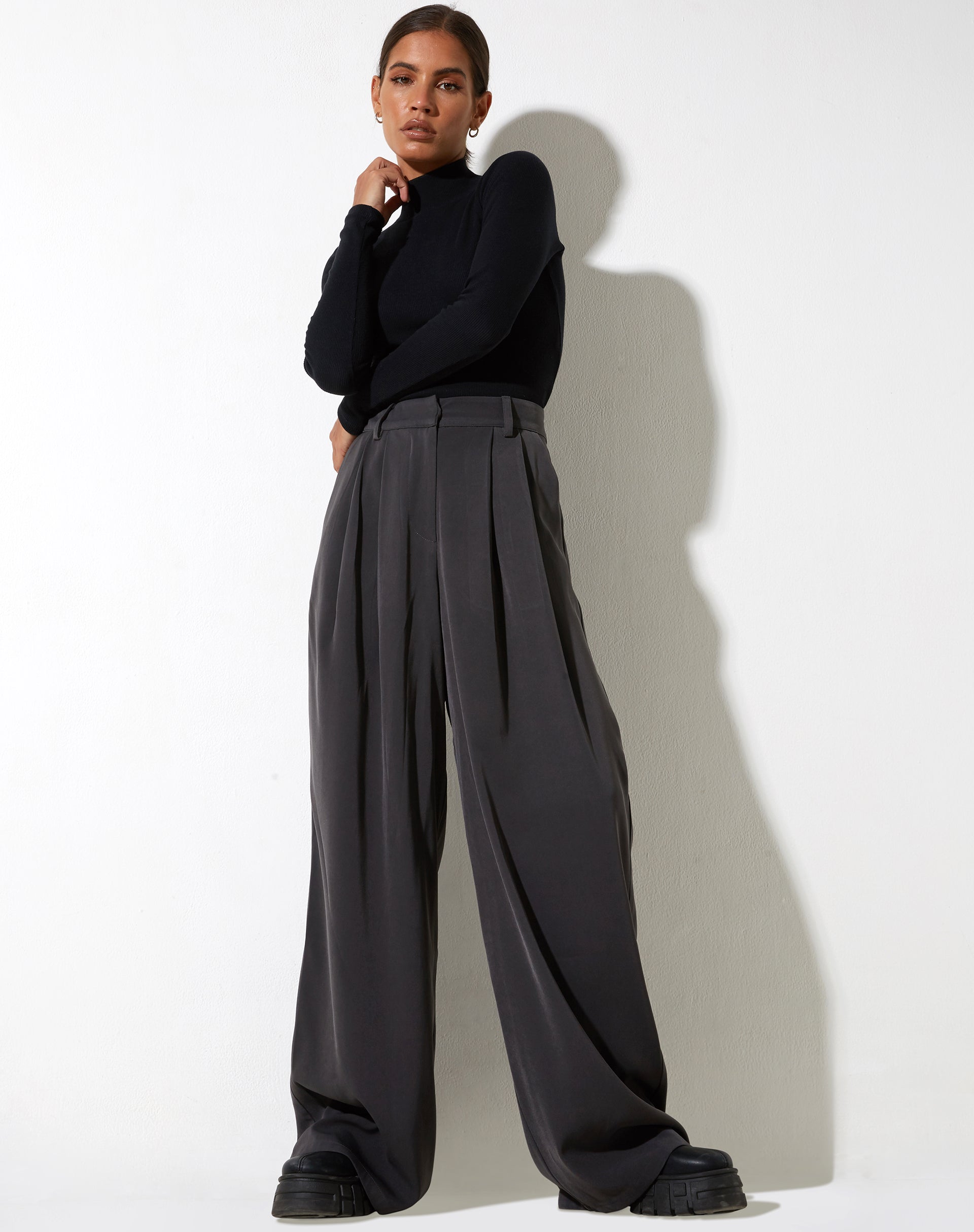 Image du pantalon Yeka en tailleur anthracite