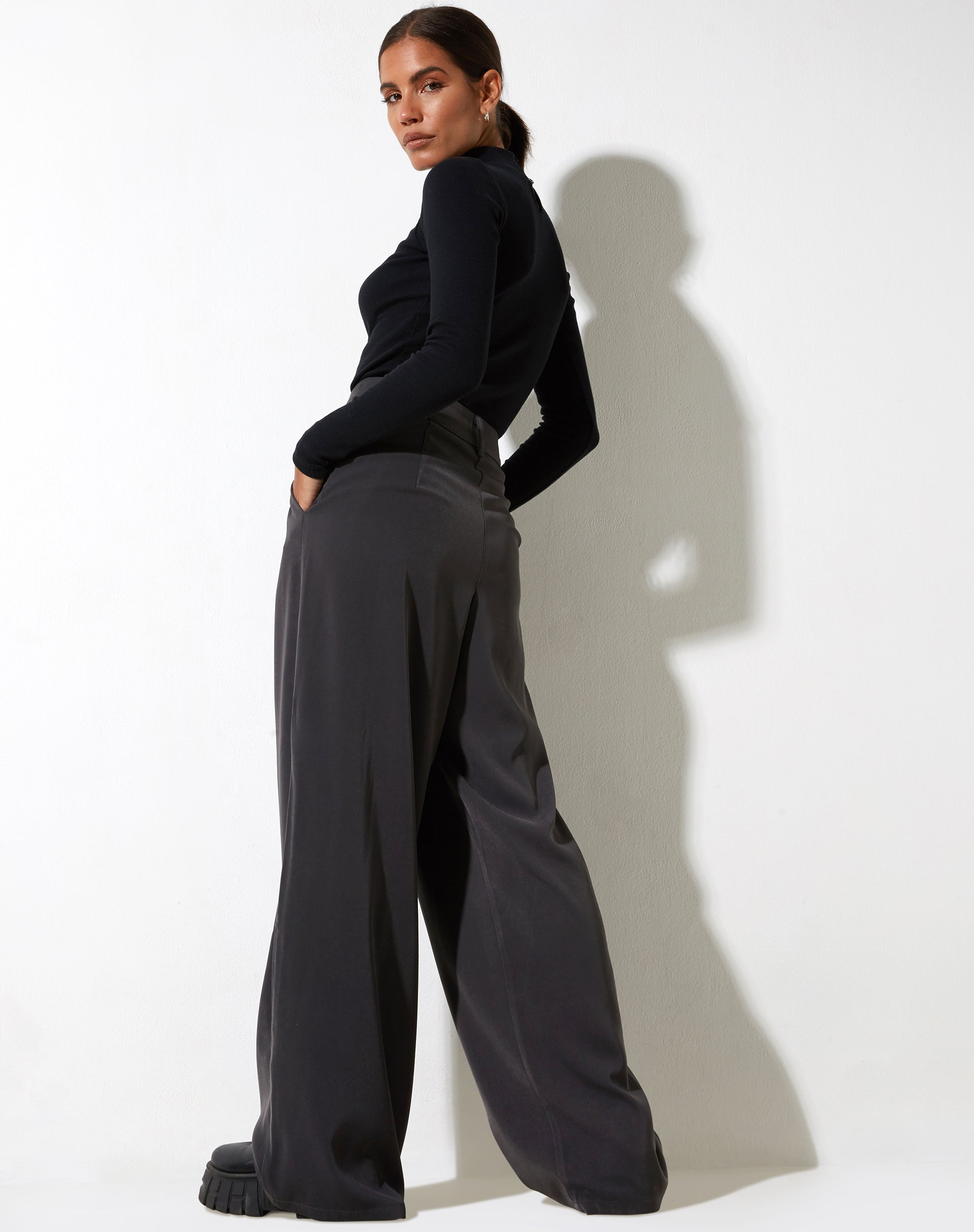 Image du pantalon Yeka en tailleur anthracite