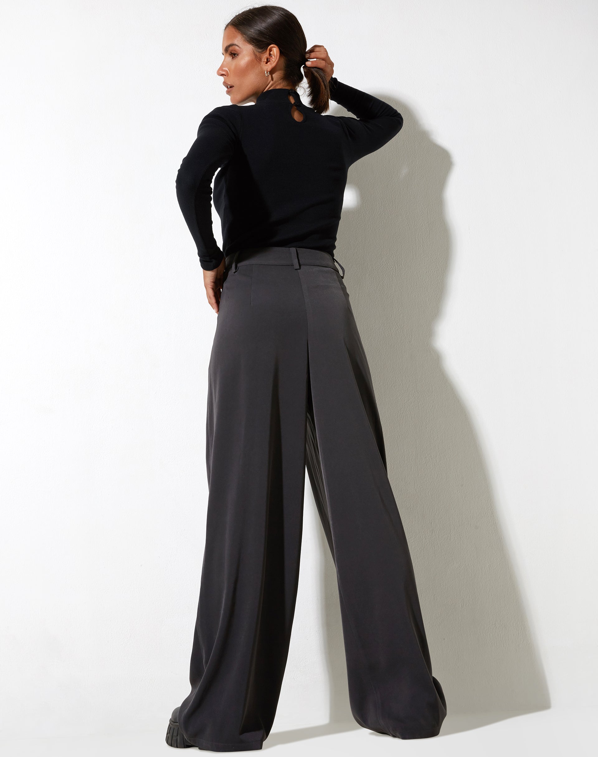 Image du pantalon Yeka en tailleur anthracite