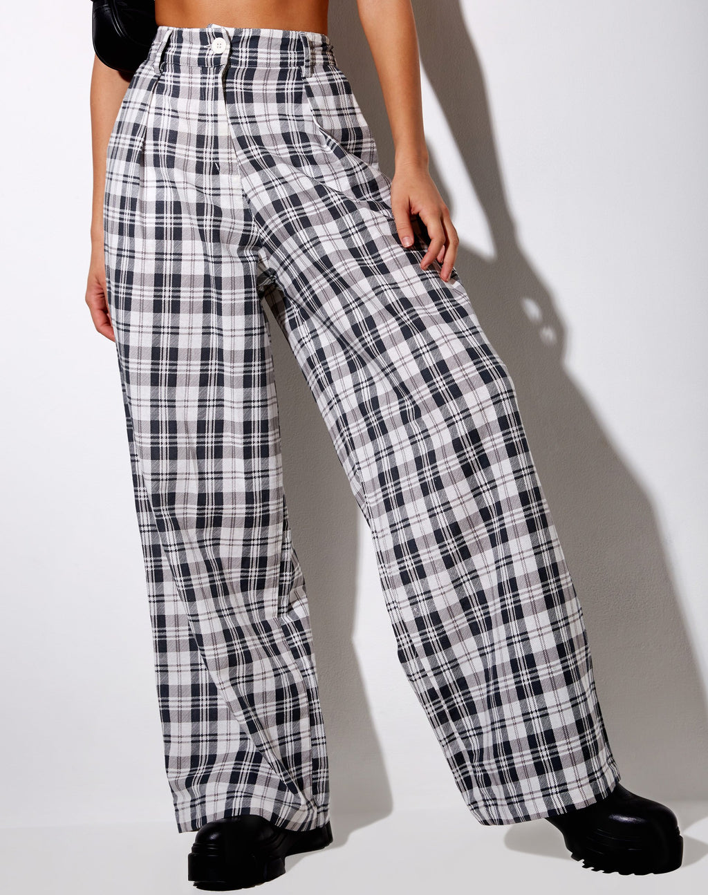 Pantalon Yeva en gris checking out