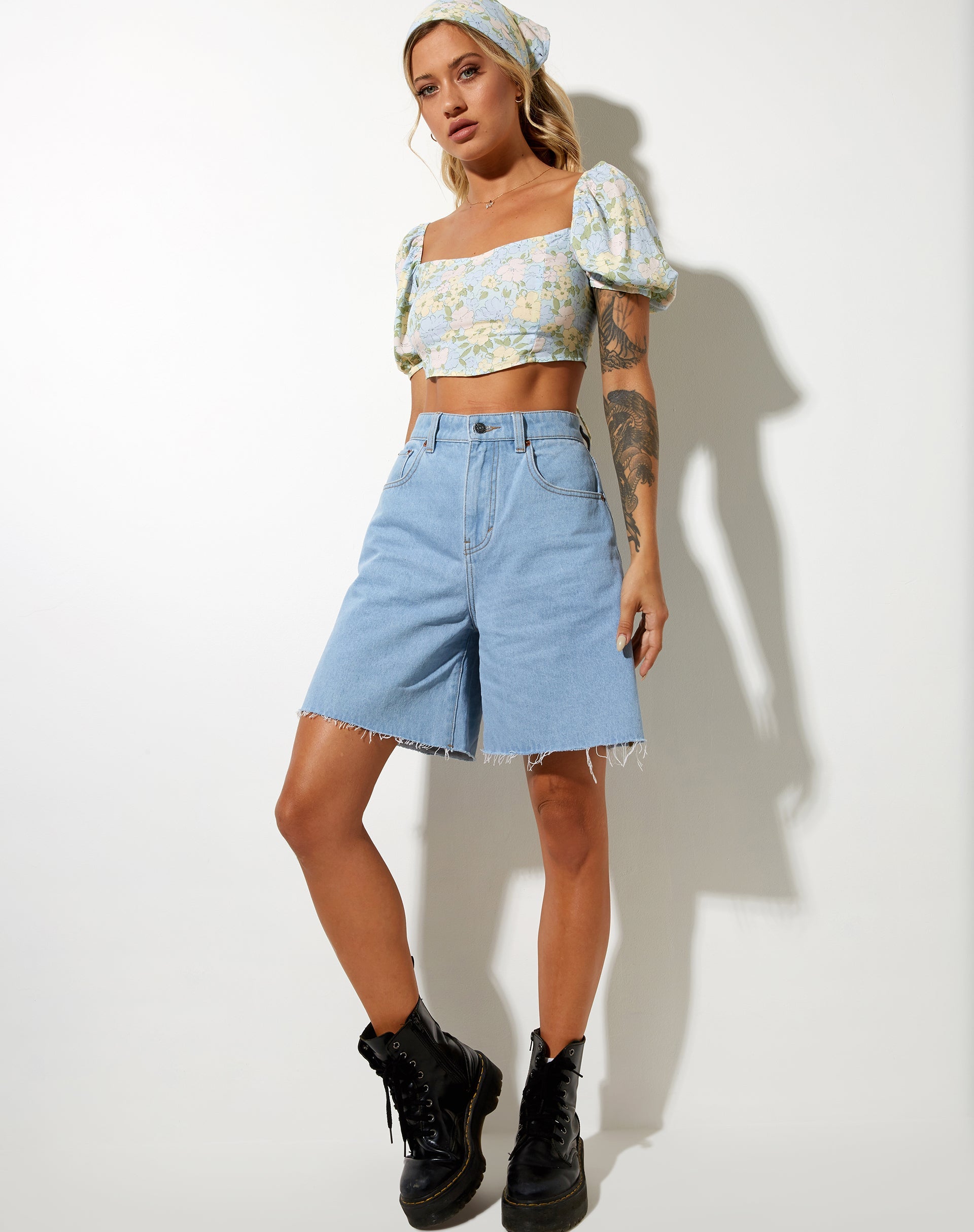 Image de Yuja Crop Top in Washed Out Pastel Floral