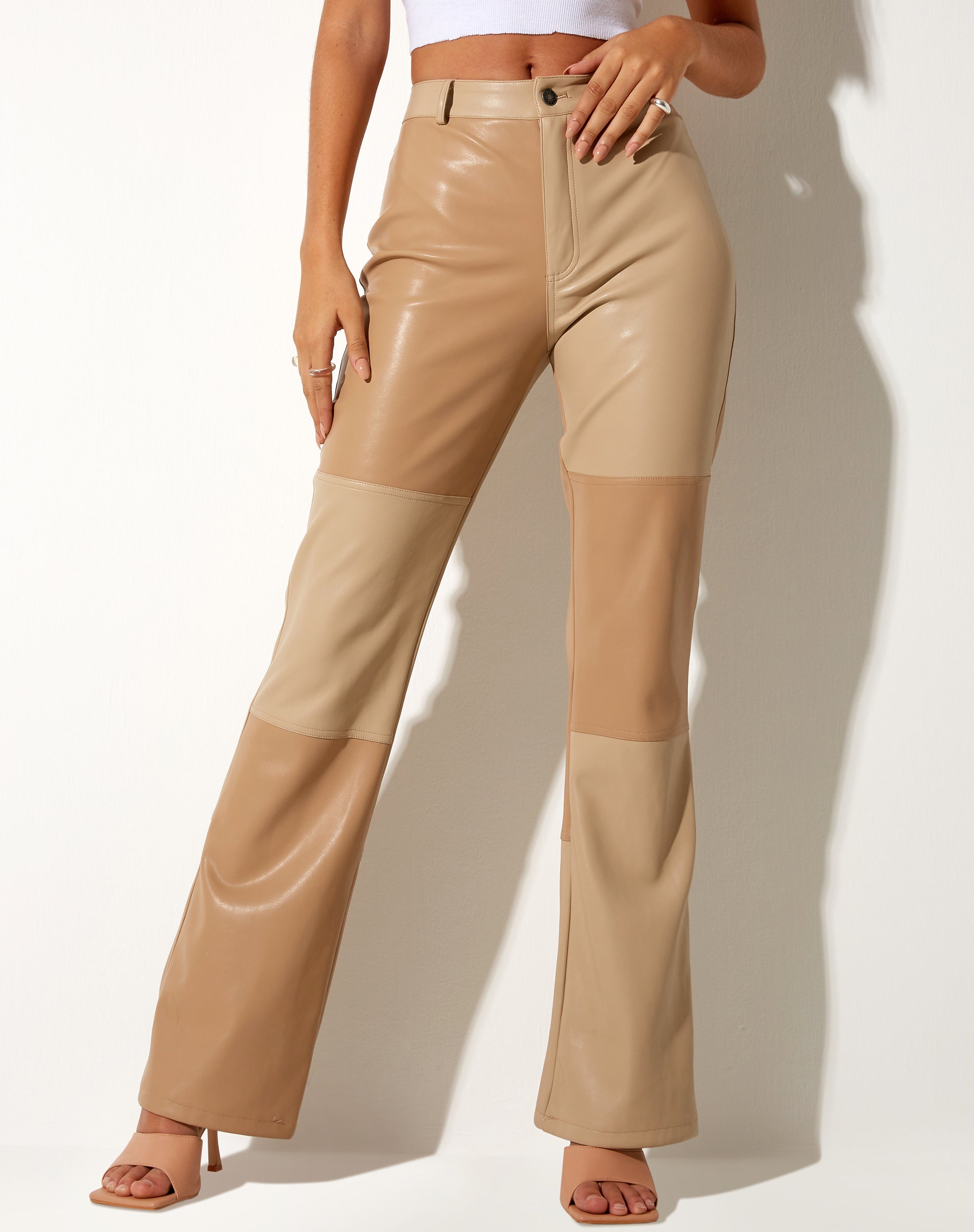 Image de Zabel pantalon évasé en PU Tan Cream