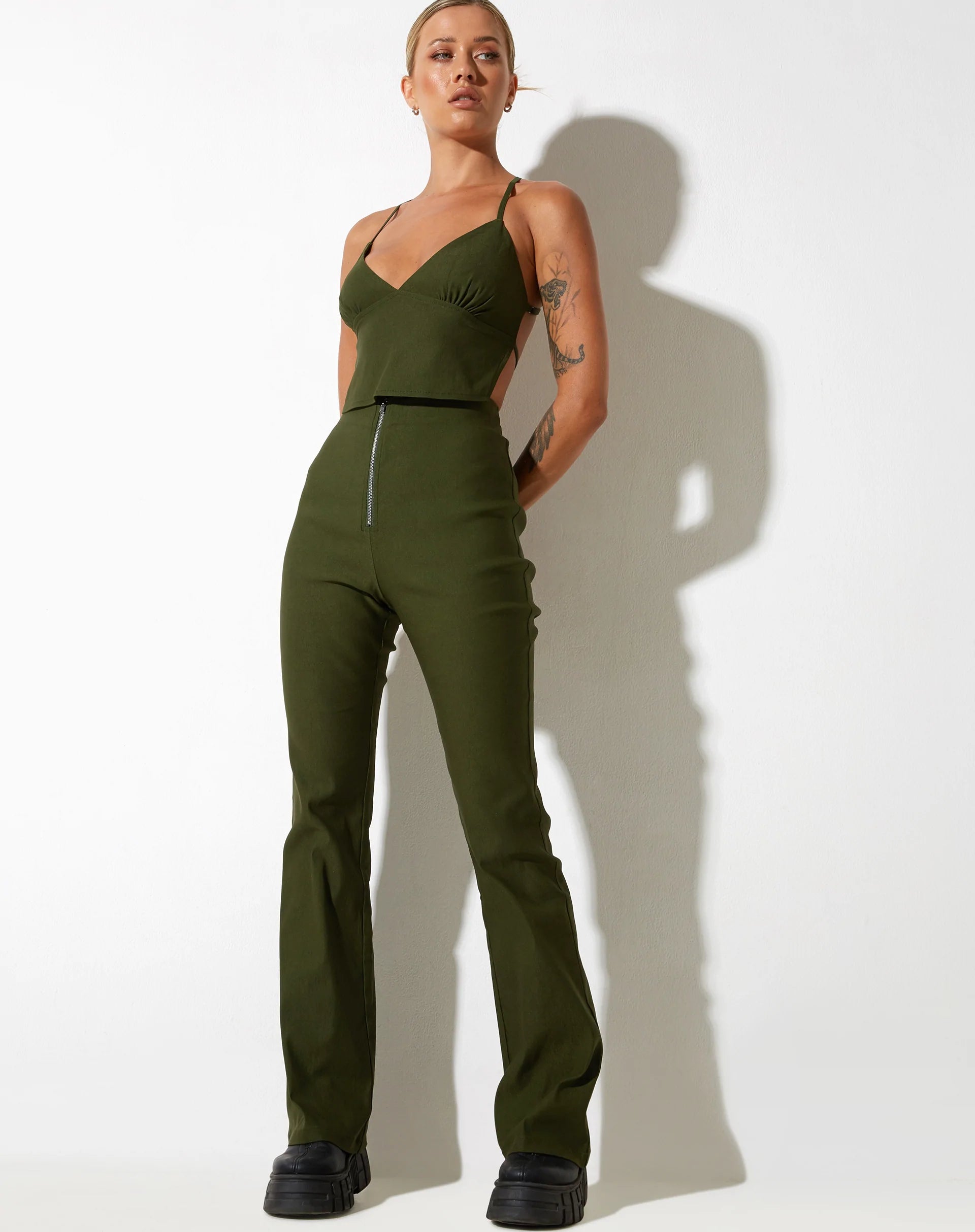 Image de Zorah Flare Trouser in Tailoring Olive
