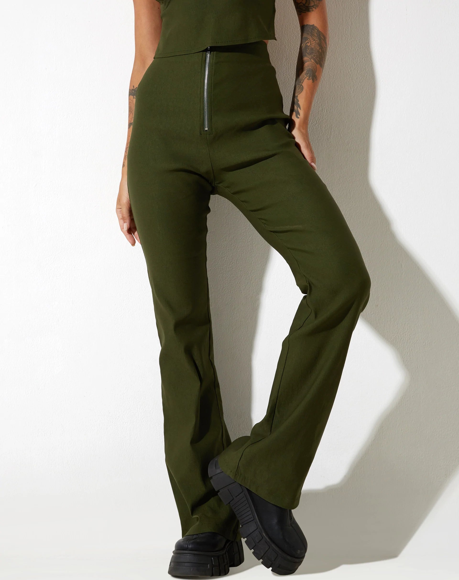 Image de Zorah Flare Trouser in Tailoring Olive