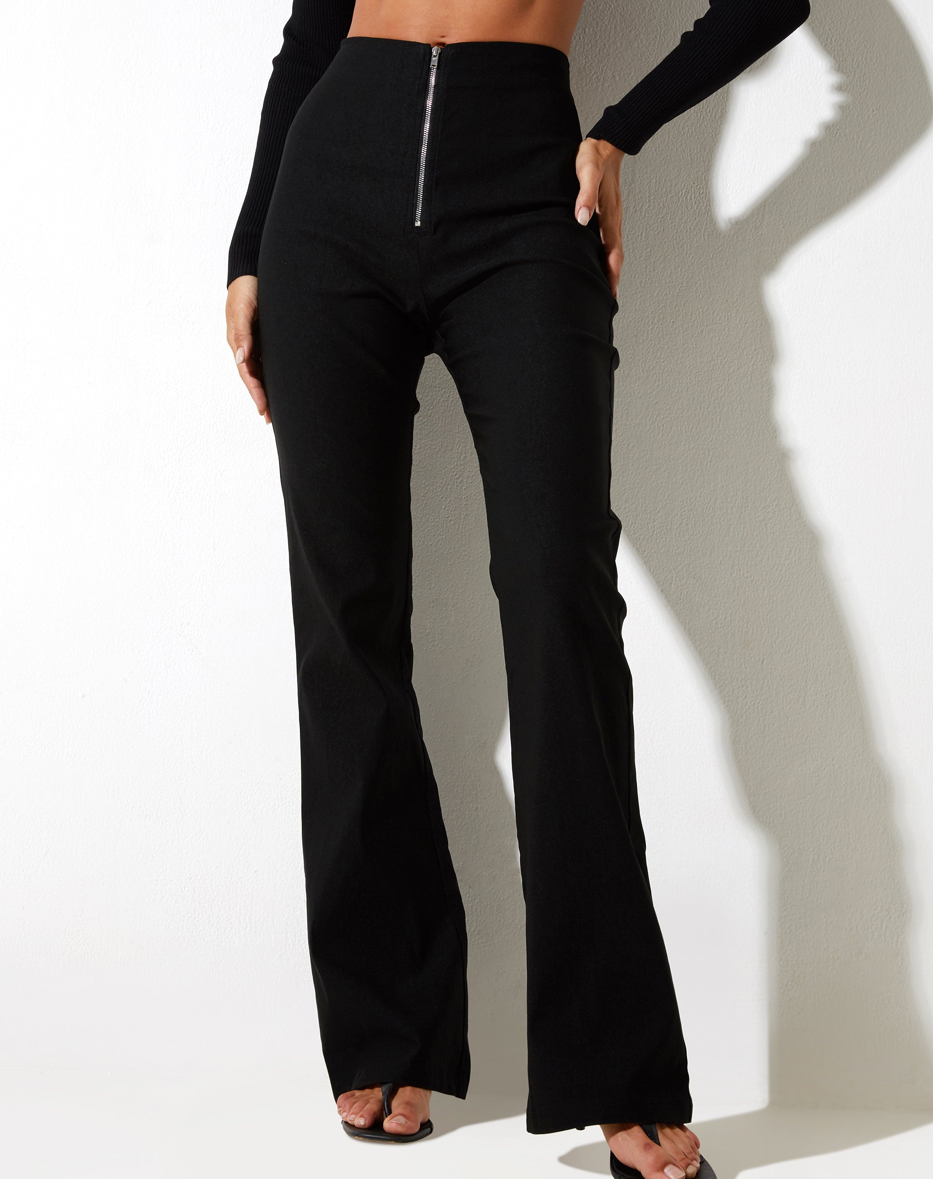 image de Zorah Flare Trouser in Tailoring Black