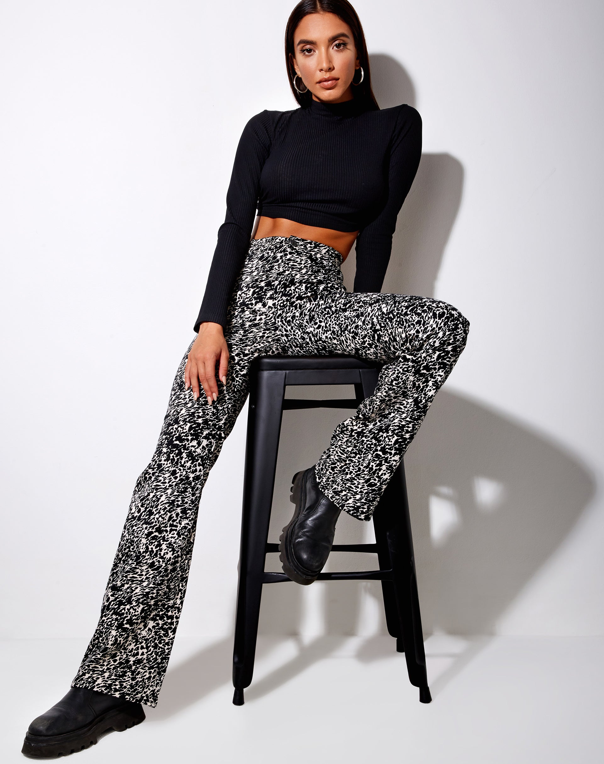 Image du pantalon Zoven en animal abstrait