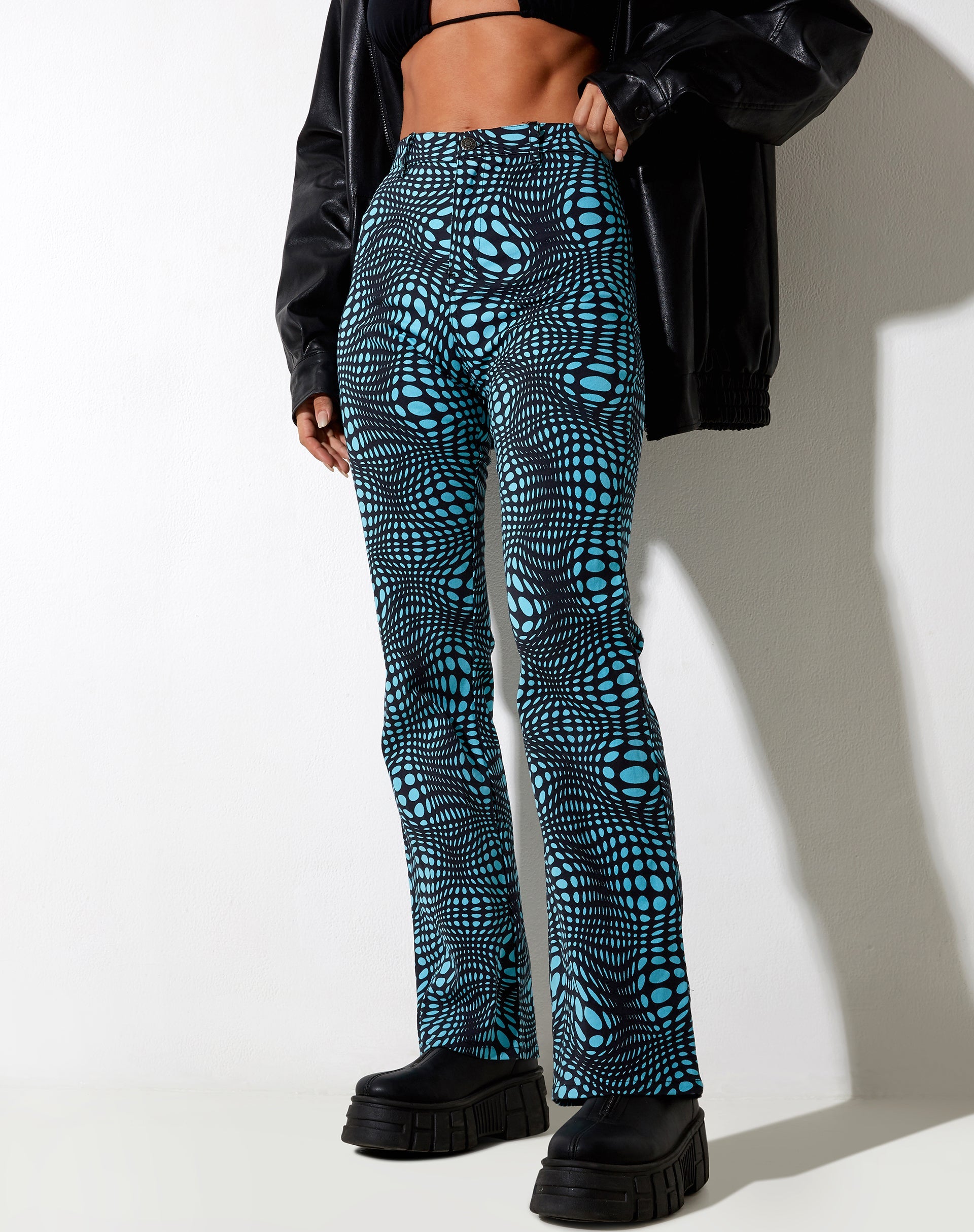 Image de Zoven Flare Trouser in Optic Polka Blue