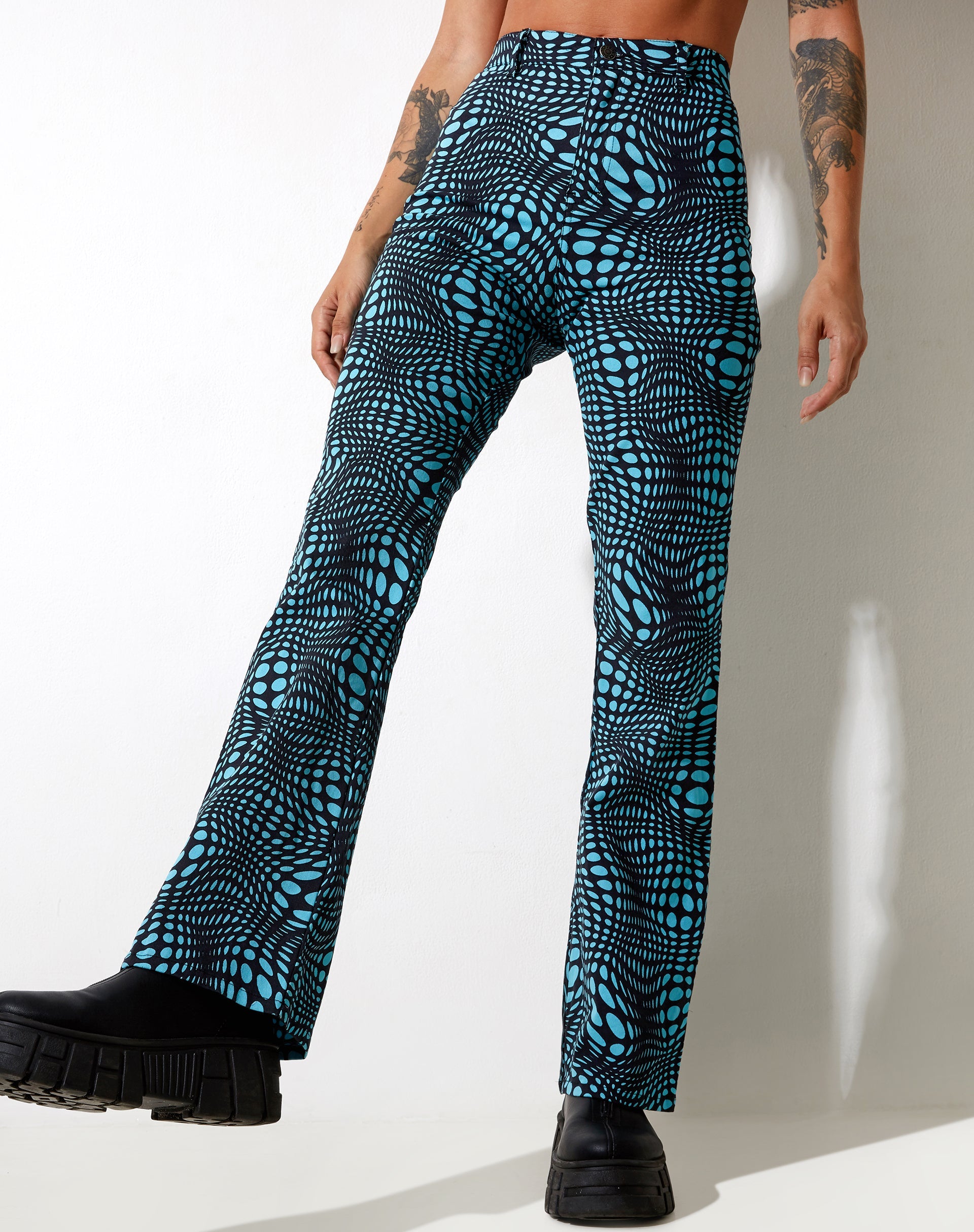 Image de Zoven Flare Trouser in Optic Polka Blue