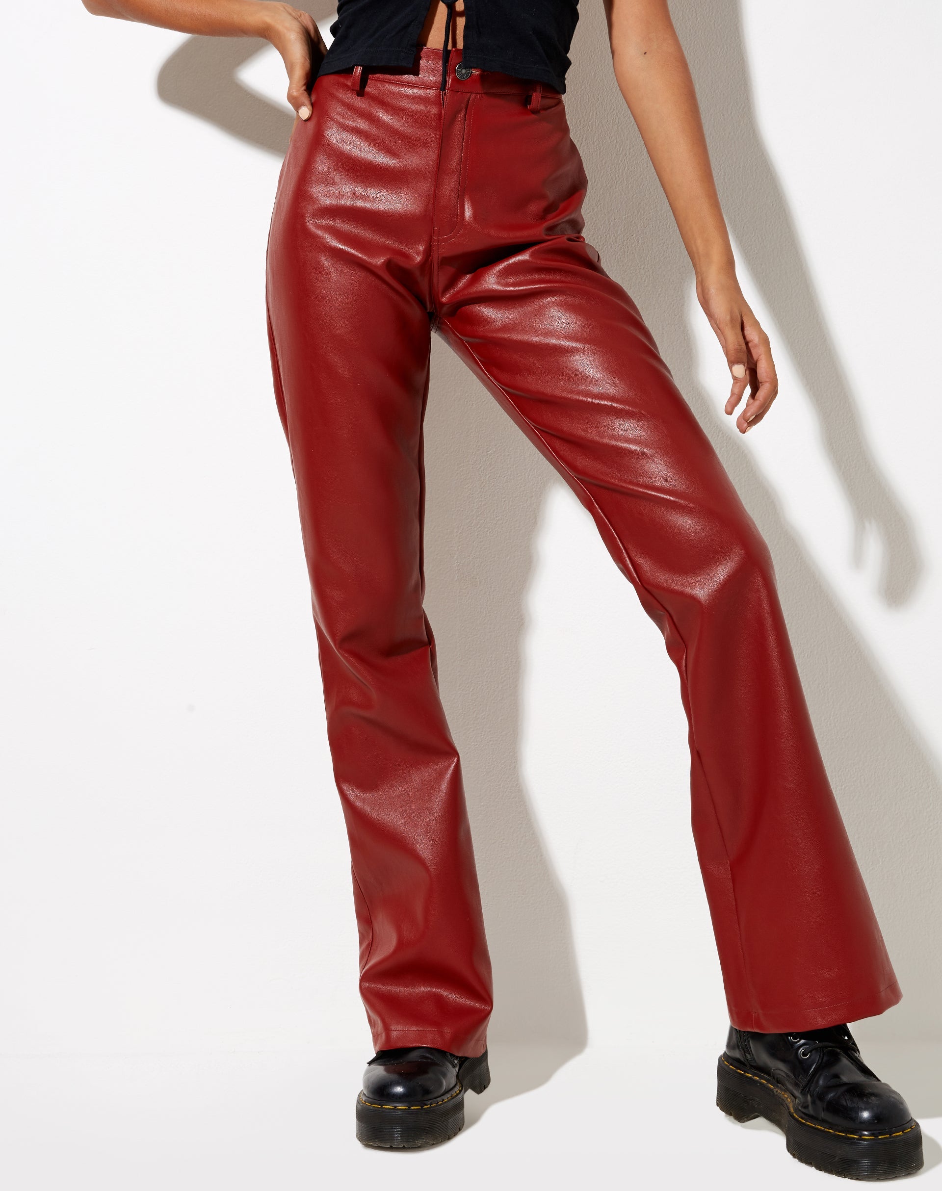 Image de Zoven Flare Trouser in Pu Red