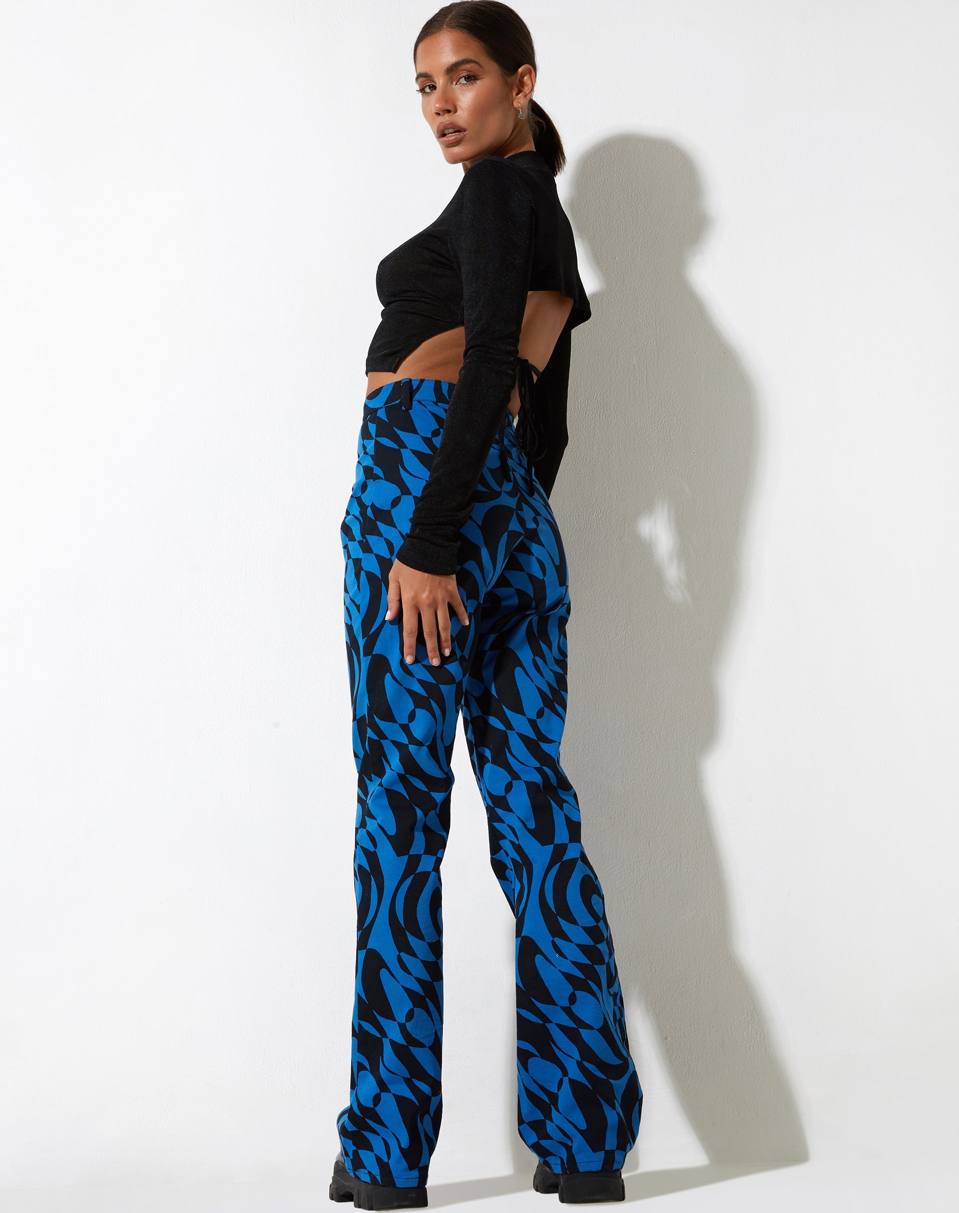 image de Zoven Trouser in Irregular Optic Blue