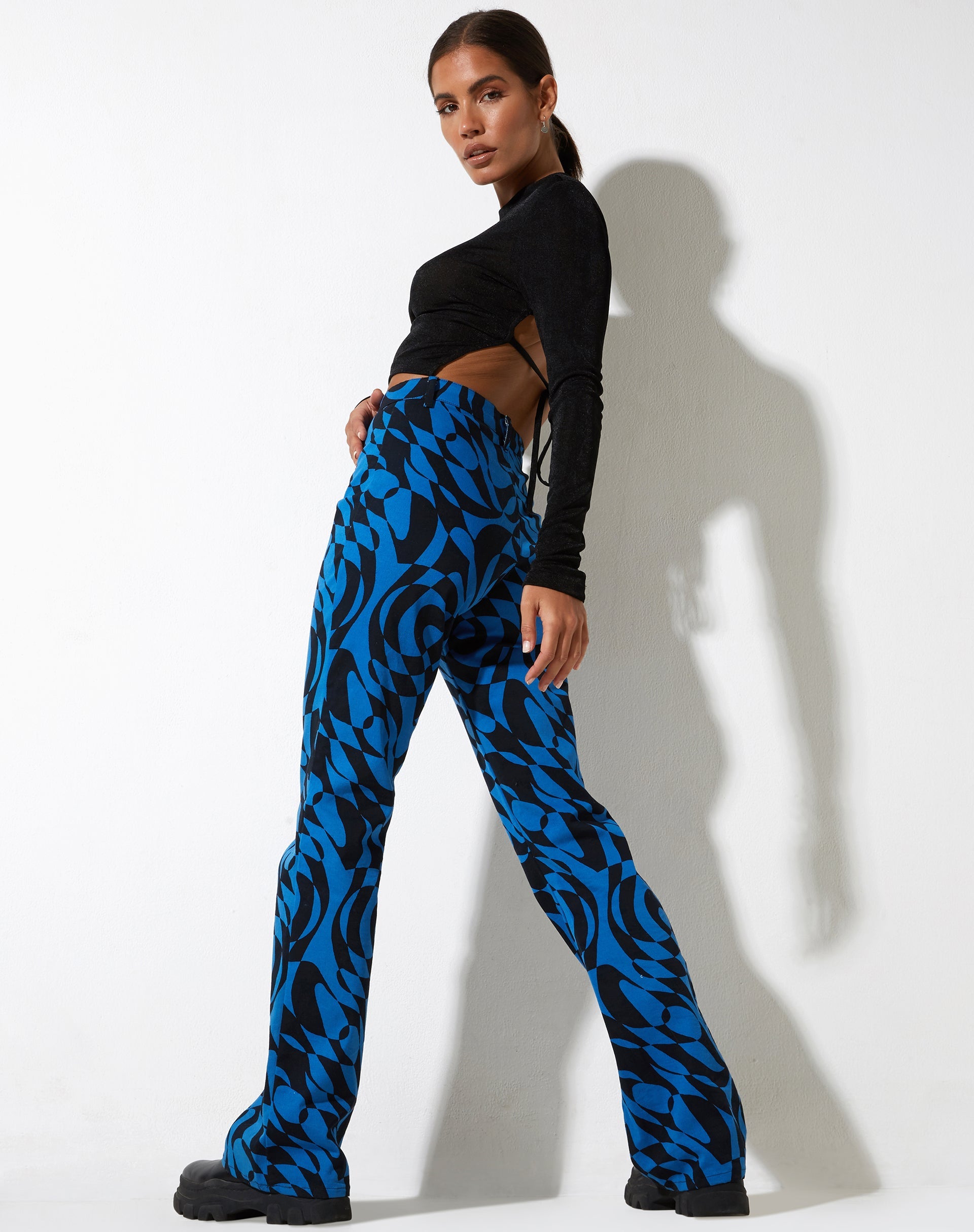 image de Zoven Trouser in Irregular Optic Blue