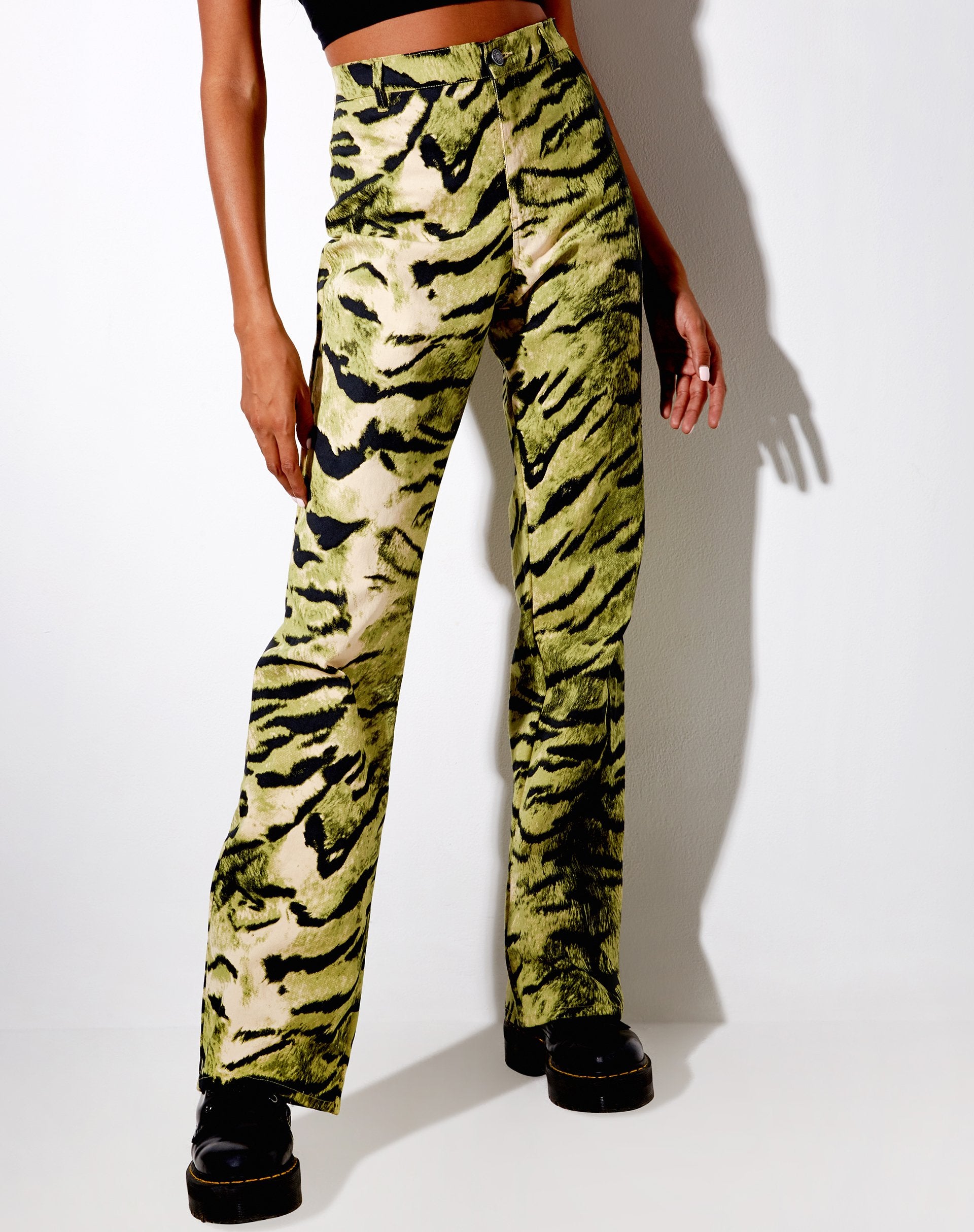 Image de Zoven Flare Trouser in Tiger Full Khaki Placement