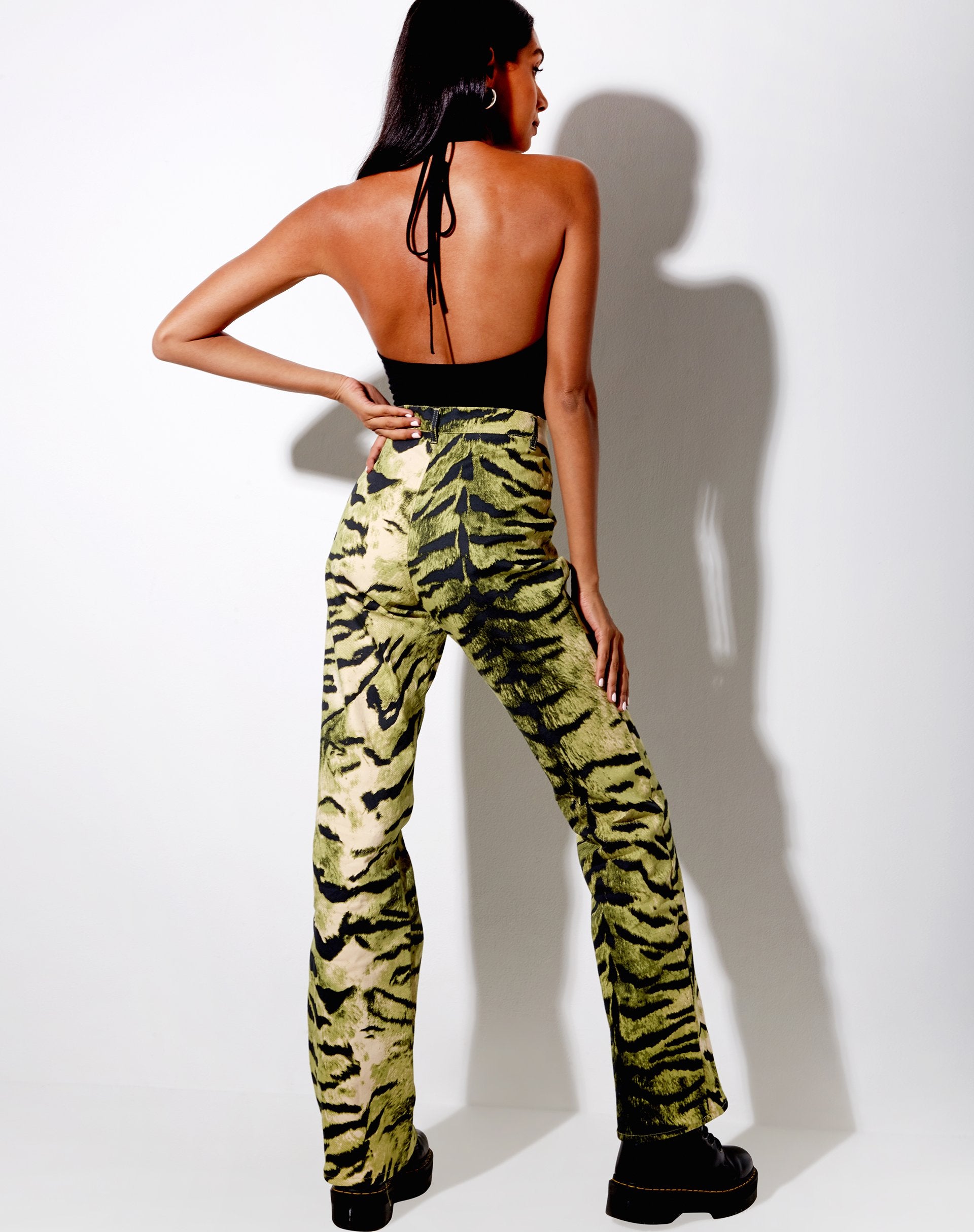 Image de Zoven Flare Trouser in Tiger Full Khaki Placement