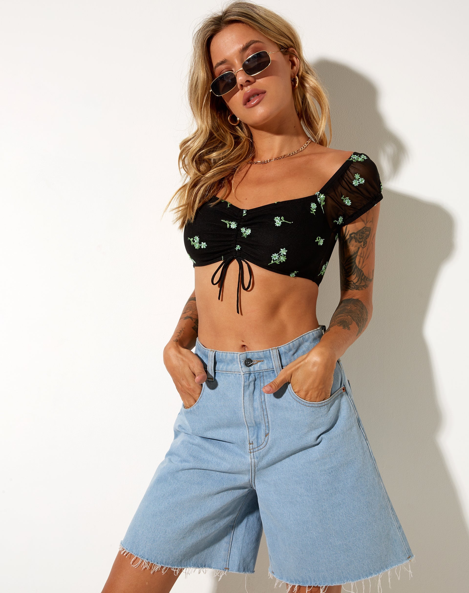 Image de Zule Crop Top in Black Daisy Lime Embro