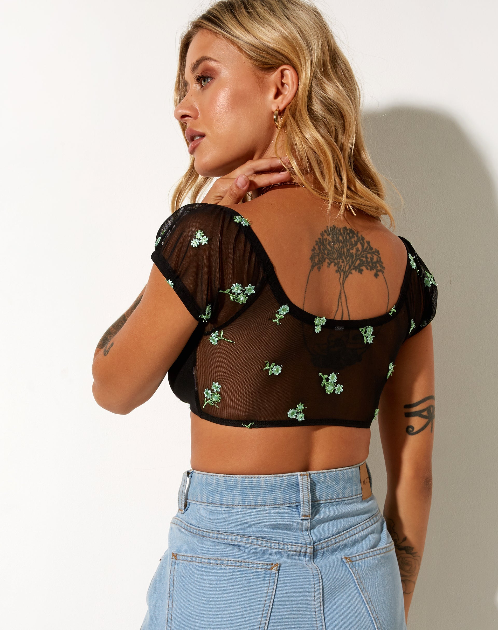 Image de Zule Crop Top in Black Daisy Lime Embro