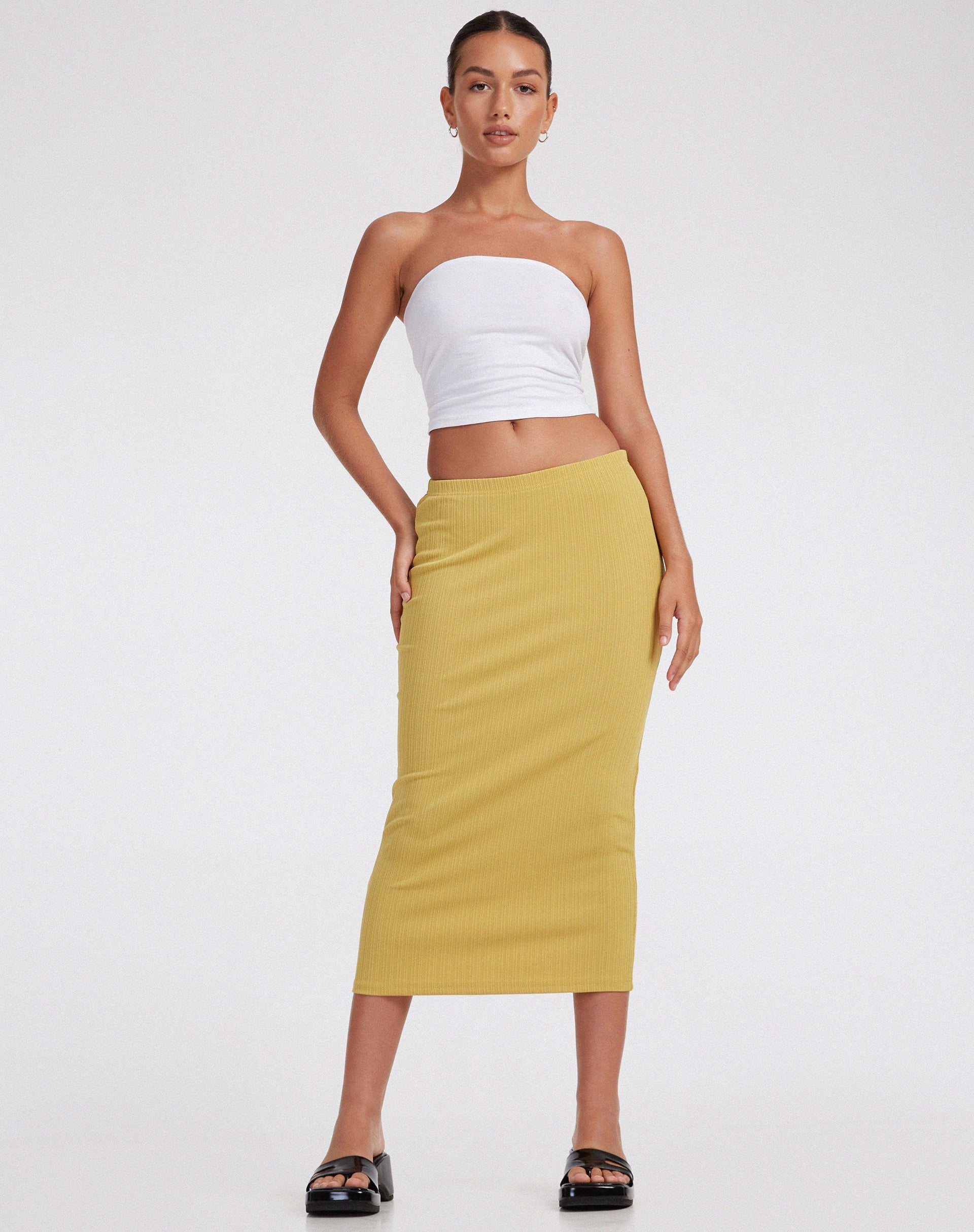 image de Magata Midi Skirt in Jersey Plise Mustard