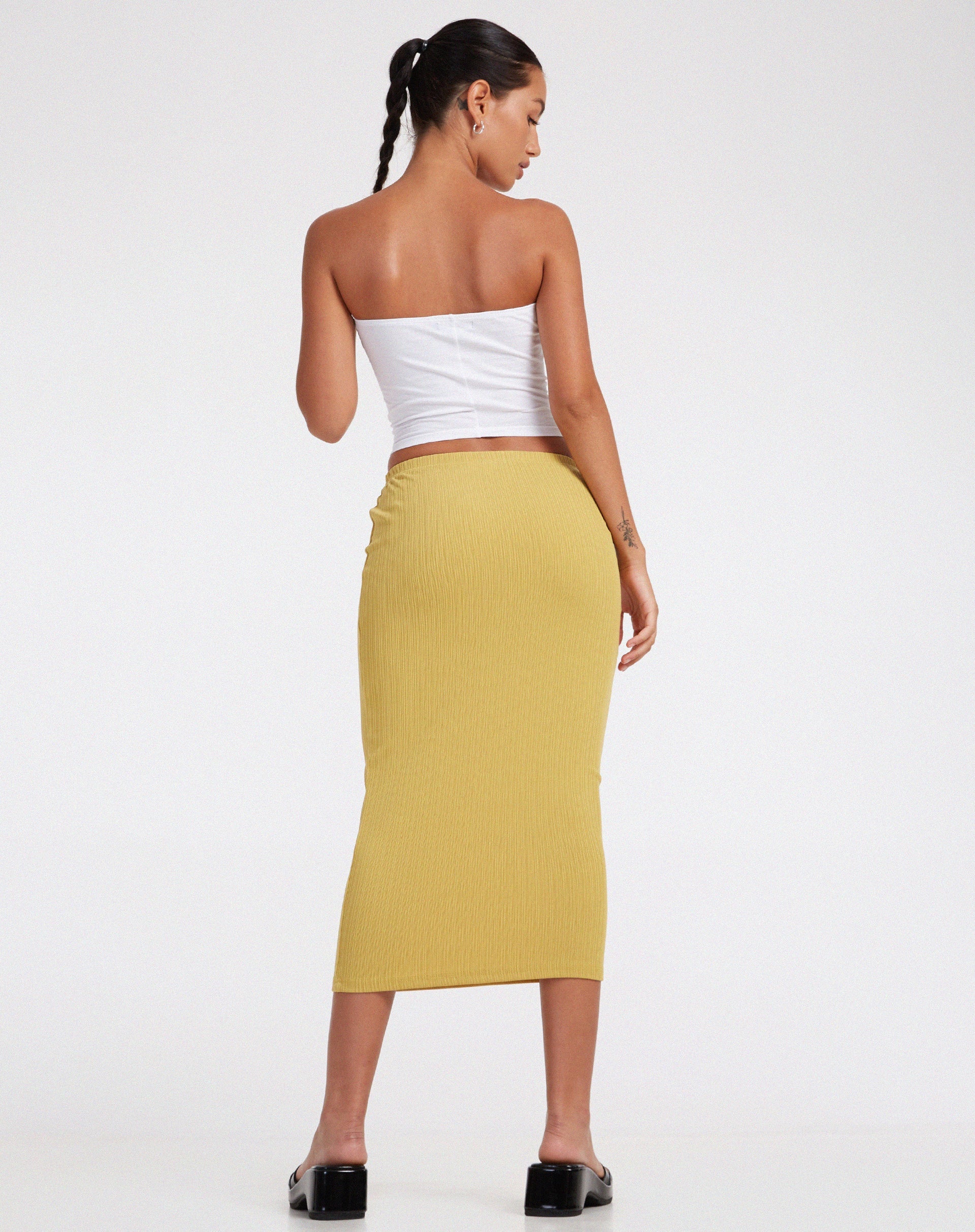 image de Magata Midi Skirt in Jersey Plise Mustard