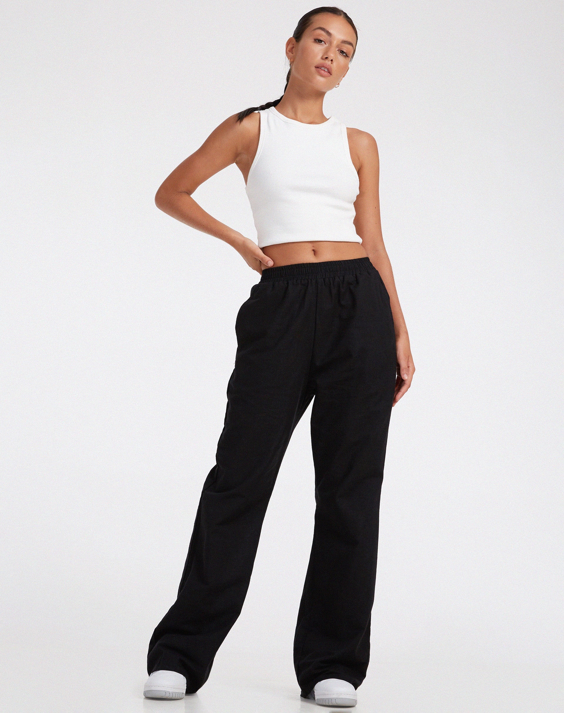 Image de Pantalon à jambes larges Yara en noir