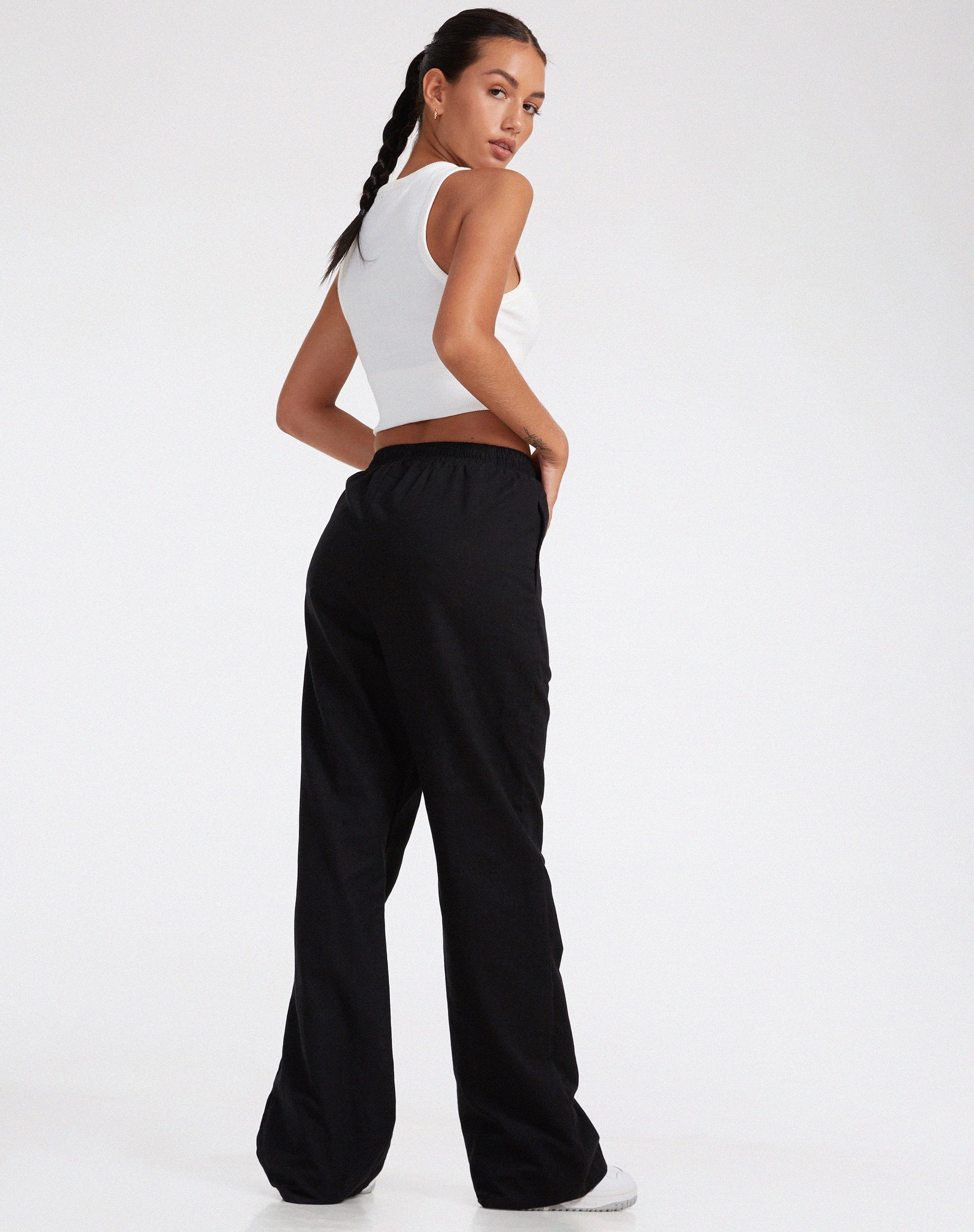 Image de Pantalon à jambes larges Yara en noir