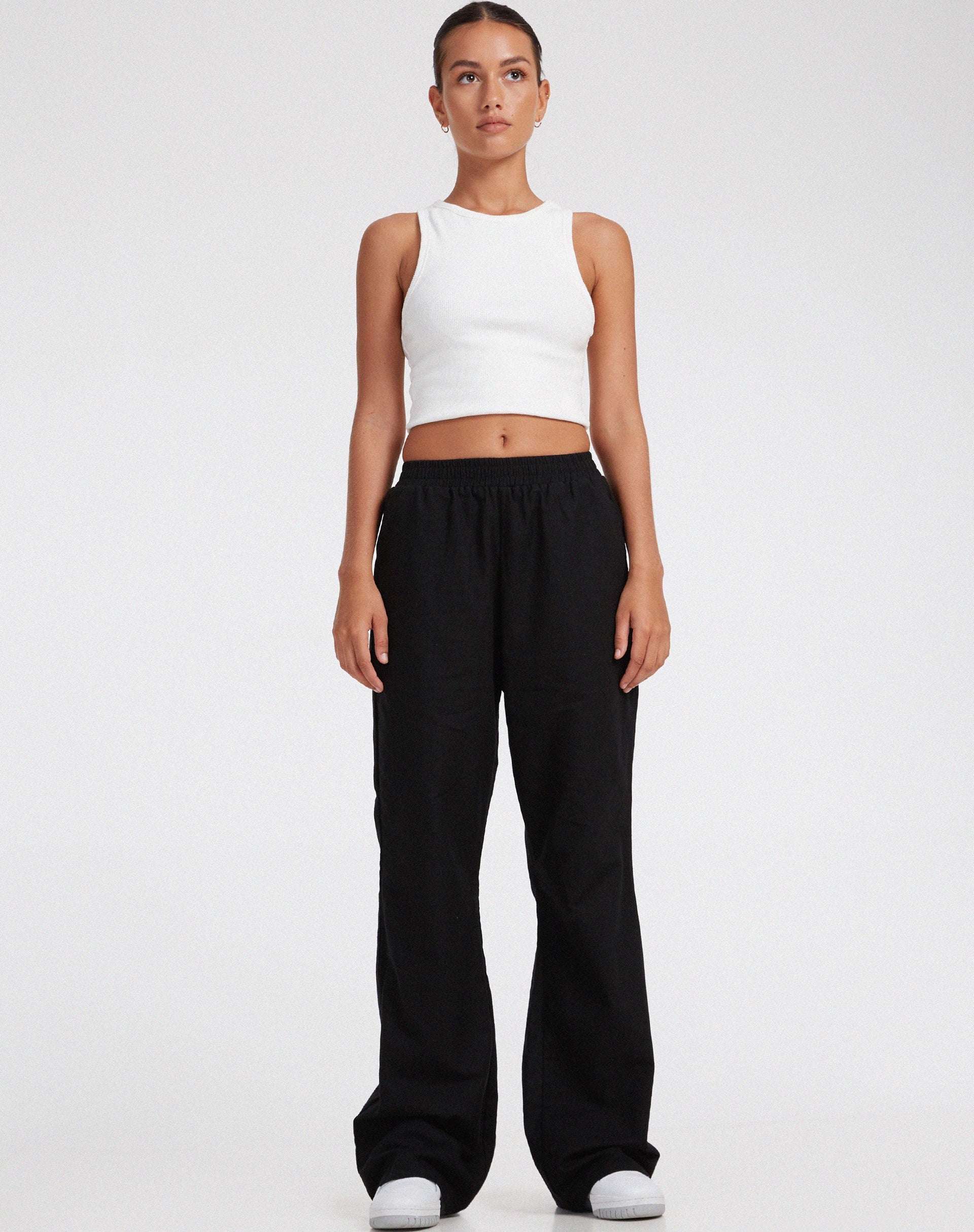 Image de Pantalon à jambes larges Yara en noir